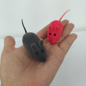 Іграшка для котів мишка велюрова зі звуком (пищалкою)